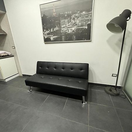Napoli Centro Casa Con Due Camere E Cucina ภายนอก รูปภาพ