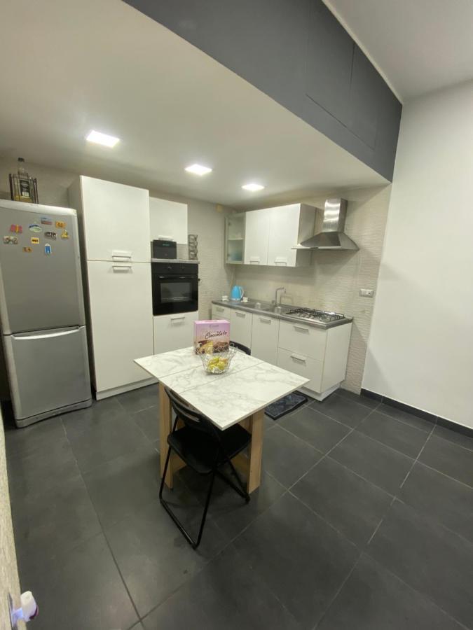 Napoli Centro Casa Con Due Camere E Cucina ภายนอก รูปภาพ